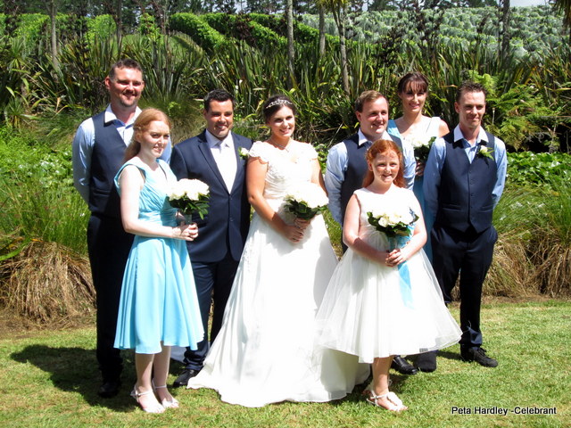 Nick and Laura @ Coopers Creek Kumeu